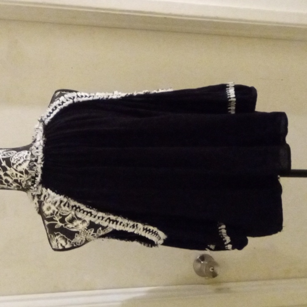 Cold Shoulder Top - Picture 3 of 9